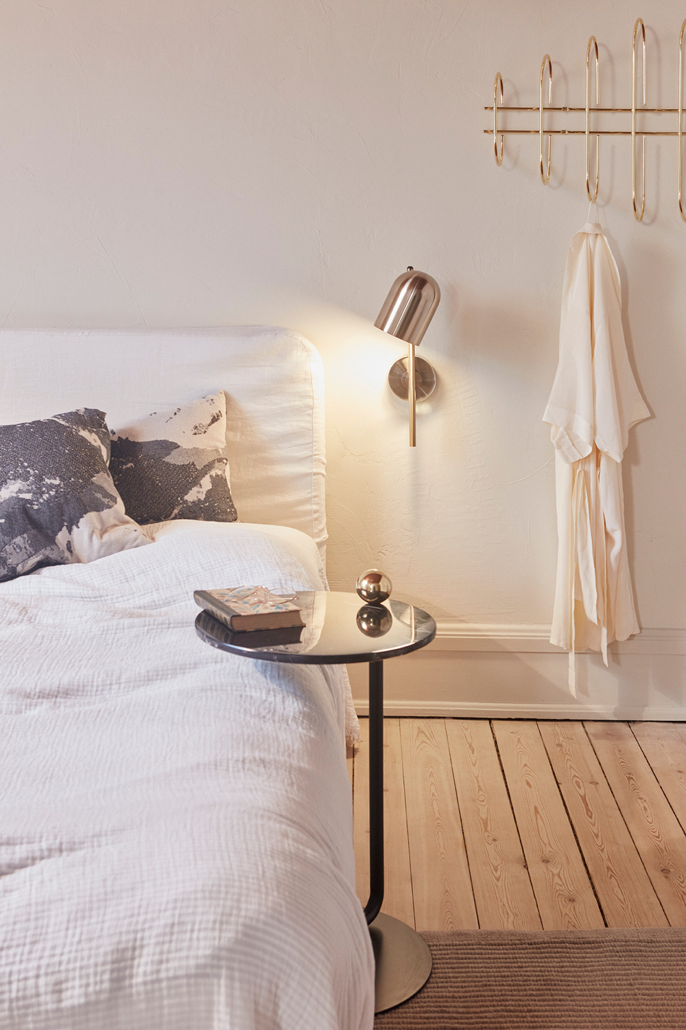 CASTELLUM side table